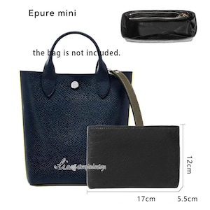 Puede incluir: Un bolso de cuero negro con ribete amarillo y una correa verde. El bolso mide 12 cm de alto, 17 cm de ancho y 5,5 cm de profundidad. La bolsa no está incluida.