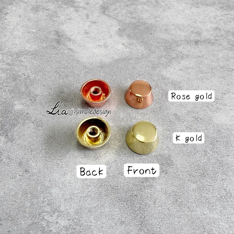 May include: Four metal button studs in rose gold and k gold. The buttons are shown from the front and back. The text "Rose gold", "k gold", "Back", and "Front" are included in the image. The brand name "Lia simpledesign" is also included.