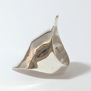Vintage Sterling Silver Large & Chunky Modernist Ring. Unisex. Elongated Abstract Design With a Straight Shank. Contemporary. Marked 925
