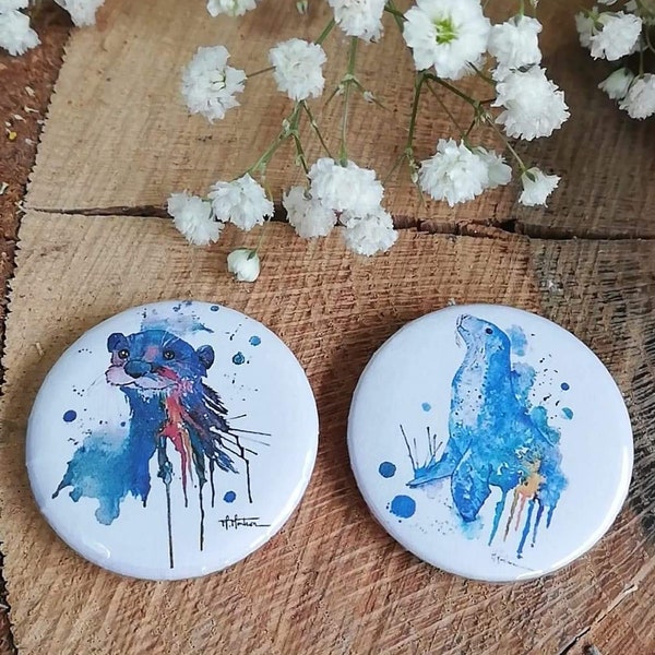 Lot de 2 Badges  "loutre" et "otarie "à l'aquarelle. Ou badge à l'unité, cadeau enfants, collection animaux, Édition limitée.