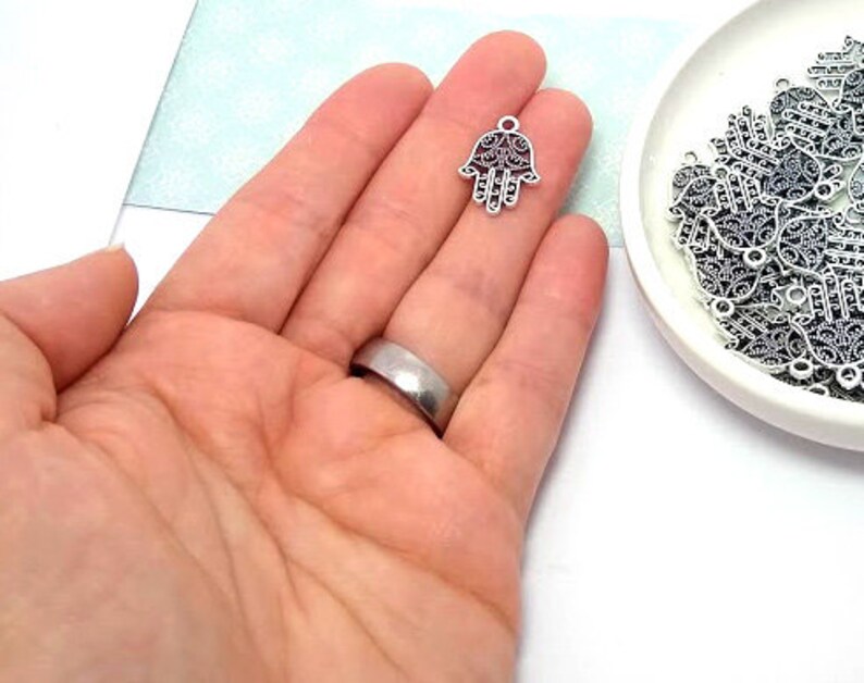 Colgantes de plata con forma de mano de Hamsa, joyería espiritual, mano de Buda (21 mm, 10 unidades) imagen 3
