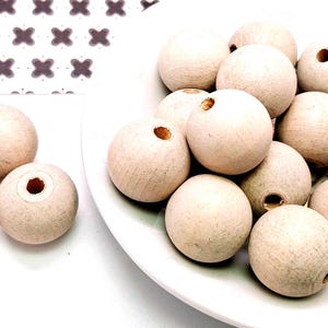 16 Round Wood Beads - Tan - Beige - Off White -  Wood Beads - Vintage Wood Bead - Wooden Beads - 17mm
