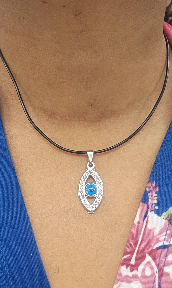 Blue eye necklace