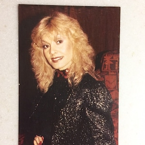 Postal vintage de Stella Parton. Fotografía de la cantante de country.