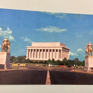 Stara pocztówka Lincoln Memorial Washington DC ukazująca ogromne posągi pamiątkowe
