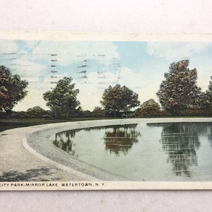 Cartão postal vintage Watertown N Y City Park Mirror Lake 1921
