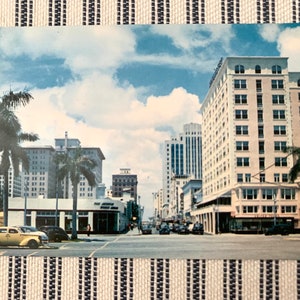 Postal antigua de la calle Flagler, Miami, Florida, década de 1950