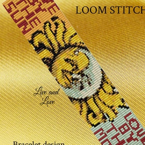 Könnte beinhalten: Ein farbenfrohes Perlenwebmuster für ein Armband mit einer Sonne mit einem Gesicht und dem Text "Live and Love" und "By the Moon". Das Muster ist für ein Webstich-Armband und als PDF-Download erhältlich. Das Muster stammt von PBJ Design Boutique.