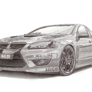 Könnte beinhalten: Eine Schwarzweiß-Bleistiftzeichnung eines Holden Maloo Ute. Das Auto ist zum Betrachter gerichtet und hat einen schwarzen Kühlergrill mit einem Holden-Logo. Das Nummernschild lautet "MALOO".