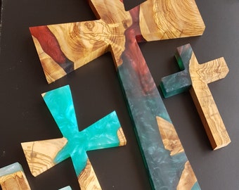 Holzkruzifix, Wandkreuz aus Harz und Olivenholz, Wandkruzifix, Epoxy- und Olivenholzwandkreuz, Großes Holzwandkreuz, Kruzifix,