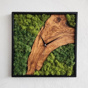 Reloj de pared de madera de olivo y musgo hecho a medida, decoración de pared de musgo con marco de metal, arte de pared de madera de olivo y musgo: reloj de pared de musgo estabilizado preservado