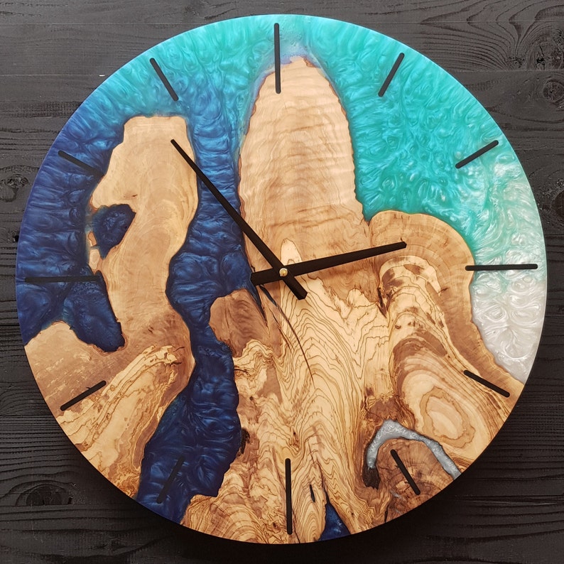 Reloj de pared de resina y madera de olivo hecho a medida, reloj de pared de epoxi y madera de olivo hecho a pedido, regalo para el hogar, reloj de pared de madera de olivo rústico Live Edge imagen 4