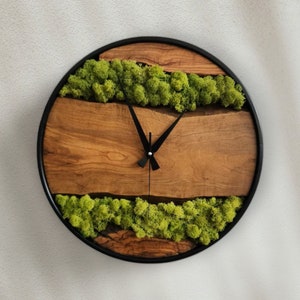 Reloj de pared de madera de olivo de musgo personalizado, reloj de pared de metal y madera de olivo, reloj de pared de madera de olivo y arte de pared de musgo, musgo estabilizado conservado