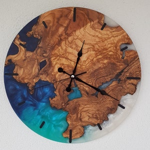 Custom Olive Wood & Resin Wall Clock: Handmade Epoxy Art