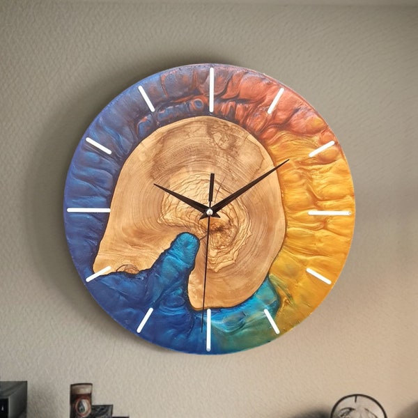 Maßgeschneiderte Wanduhr aus Harz und Olivenholz, auf Bestellung gefertigt Epoxy und Olivenholz Wanduhr, Geschenk zu Hause, Live Edge Rustikale Olivenholz Wanduhr