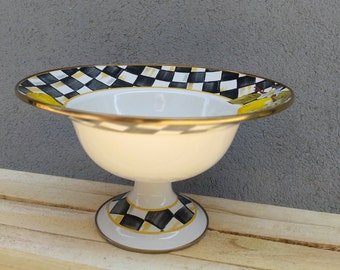 30 cm Stunning Lemon designed Pedestal Bowl. Footed Bowl