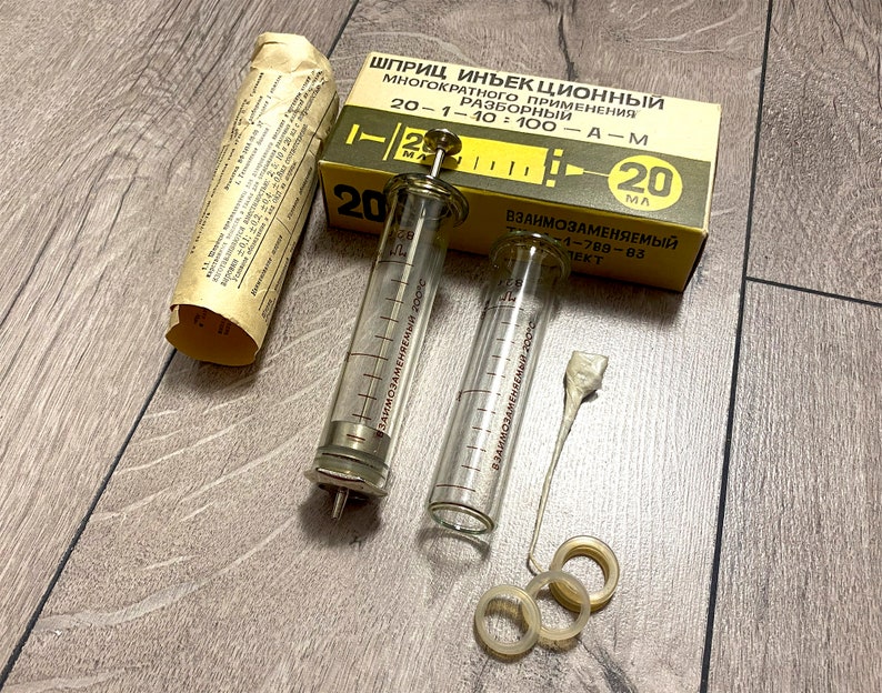 Vintage Glass. 20 Ml Reusable Hypodermic Glass Syringe.medical Supplies