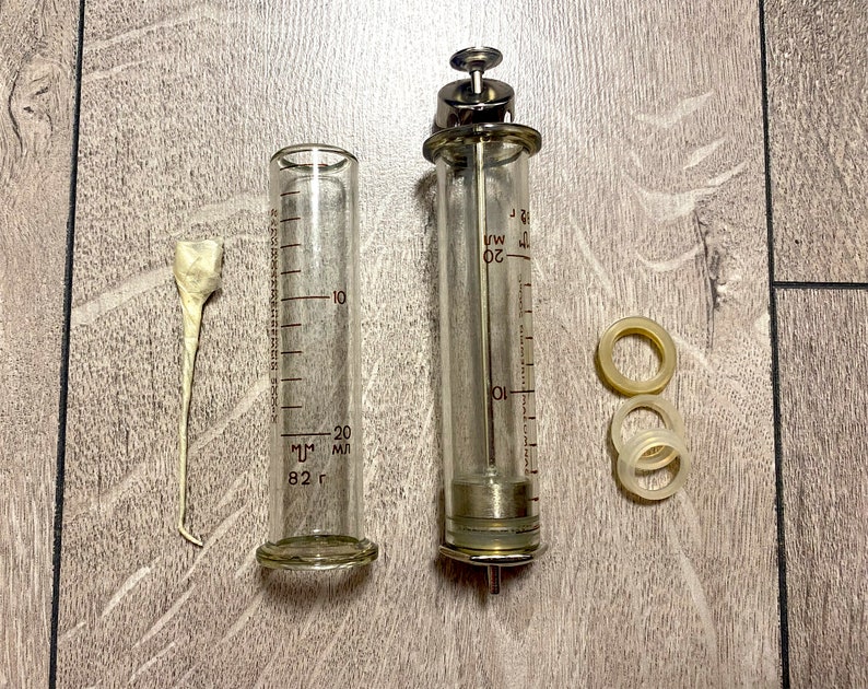 Vintage Glass. 20 Ml Reusable Hypodermic Glass Syringe.medical Supplies
