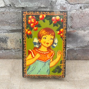 Vintage casket &quot;APPLE&quot; Art Deco inlaid wooden box, old casket for jewelry or sewing kit.