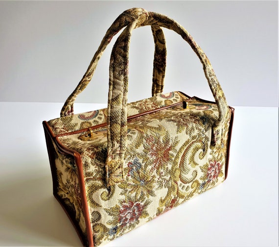 Vintage 1950’s floral tapestry bag, travel makeup… - image 2