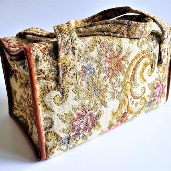 Borsa arazzo floreale vintage del 1950, borsa da bagno per il trucco da viaggio, borsa vintage francese per l'arazzo Gobelin