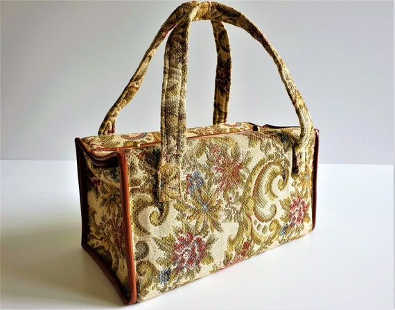 Vintage 1950’s floral tapestry bag, travel makeup… - image 10