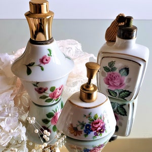 Set von drei sehr alten Porzellan Parfüm Zerstäuber Flaschen, französische Limoges, deutsche Royal Bavaria, antike Parfümflaschen