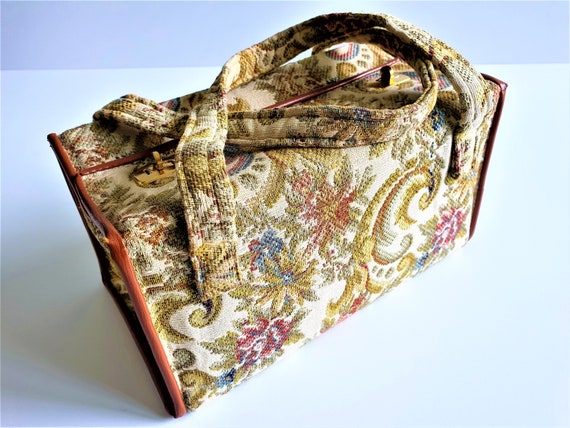 Vintage 1950’s floral tapestry bag, travel makeup… - image 9