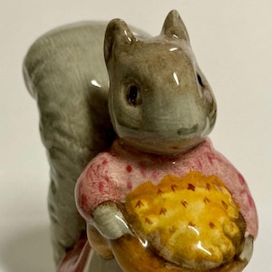 BESWICK ENGLAND Goody Tiptoes 陶器オブジェ Vintage Beatrix Potter's- Goody Tiptoes Beswick England Squirrel
