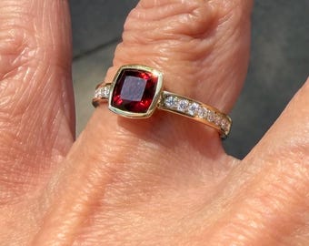 Solitär Ring Granat/Diamanten