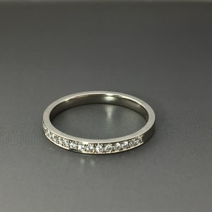 Diamond ring in 14ct white gold image 3