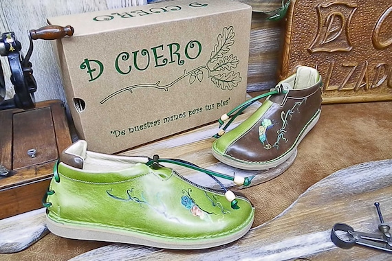 leather shoes hand painted shoes. colorful shoes handmade shoes Collarada shoe
