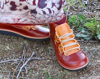 Bujaruelo model leather boot, handmade boots, leather boots, hand painted, low boots, flat boots, colorful boots.