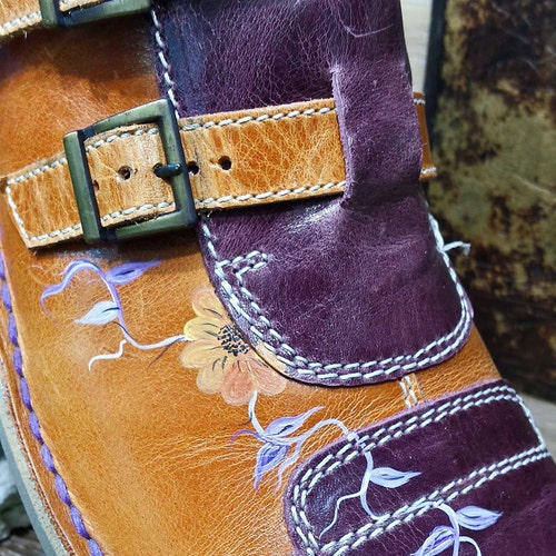 Marboré boot, leather boots, craft boots, flat shoes, shops hand-painted boots.