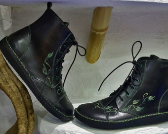 Gistain boot, handmade boots, leather boots, hand painted, low boots, flat boots, colorful boots