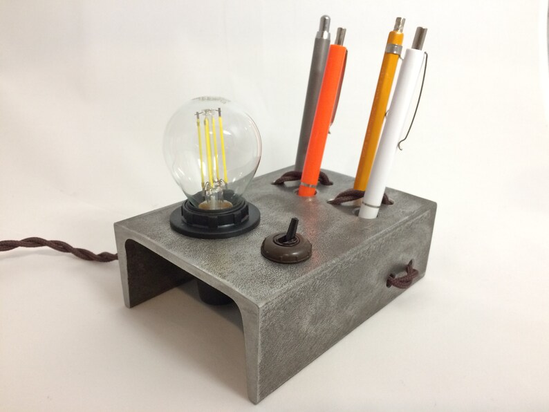 Desk lamp