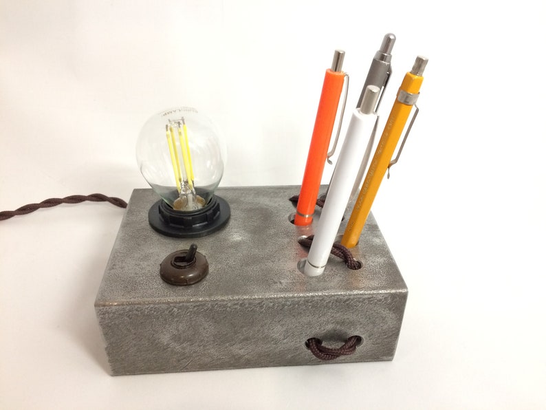 Desk lamp
