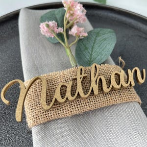 Noms de marque-place en bois pour mariage : décoration de table personnalisée image 7