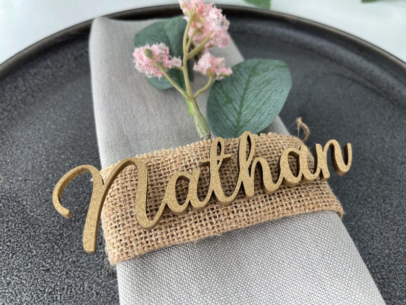 Noms de marque-place en bois pour mariage : décoration de table personnalisée image 7