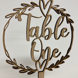 Numéros de table de mariage en bois - Centres de table - Numéros de table personnalisés pour un événement - Numéro floral - Marque-places - Paramètres du nom