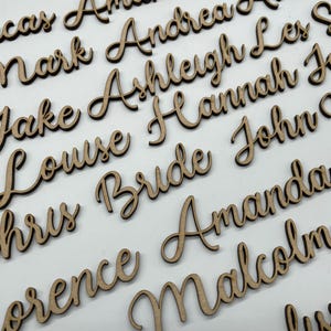 Noms de marque-place en bois pour mariage : décoration de table personnalisée image 5