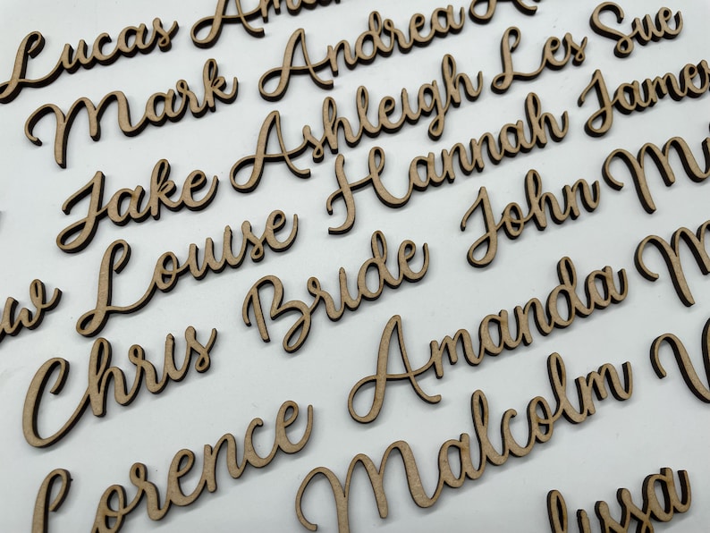 Noms de marque-place en bois pour mariage : décoration de table personnalisée image 5