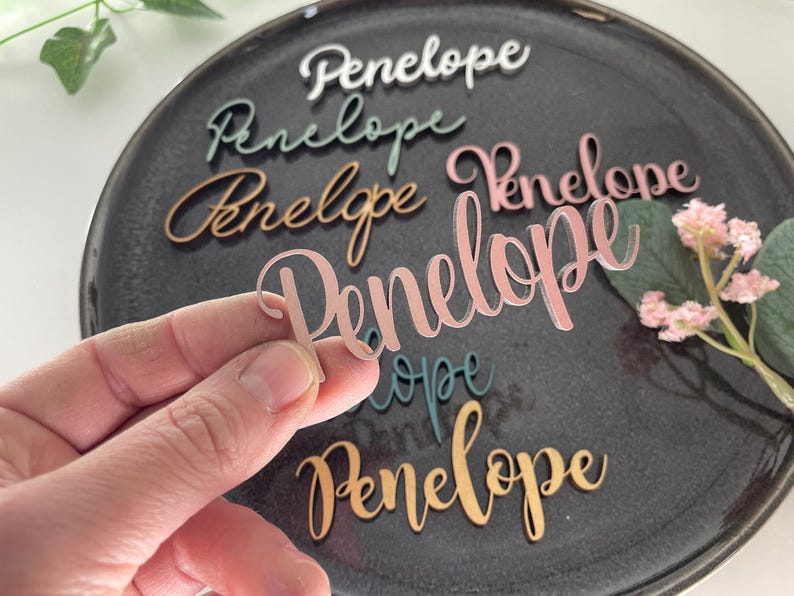 Noms de marque-place en bois pour mariage : décoration de table personnalisée image 1