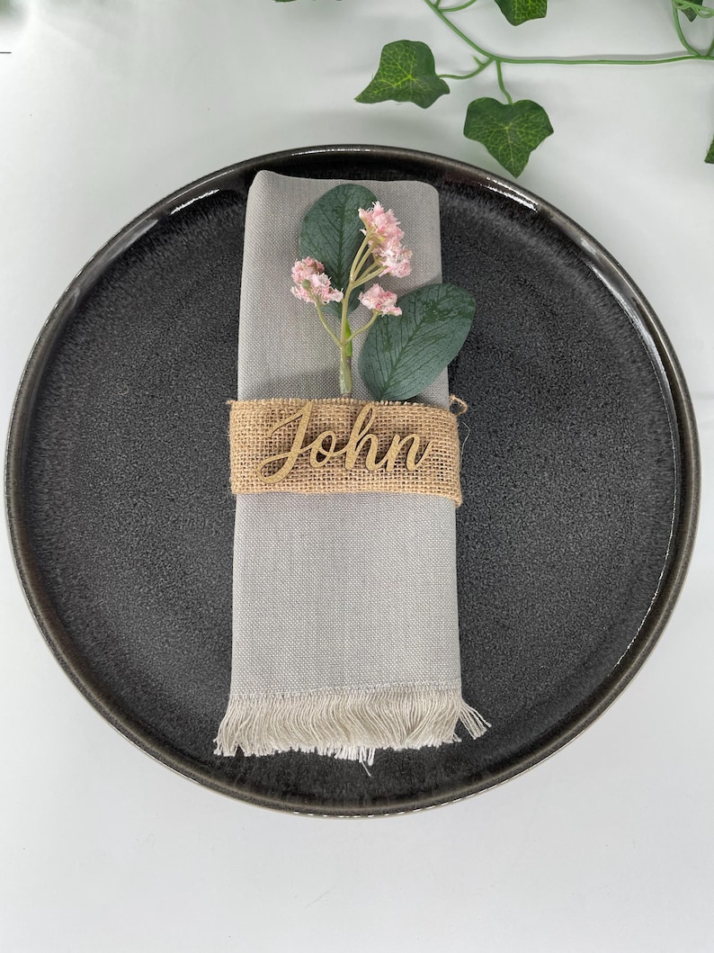 Noms de marque-place en bois pour mariage : décoration de table personnalisée image 9