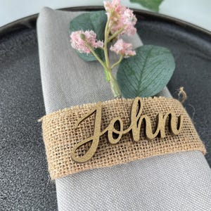 Noms de marque-place en bois pour mariage : décoration de table personnalisée image 8