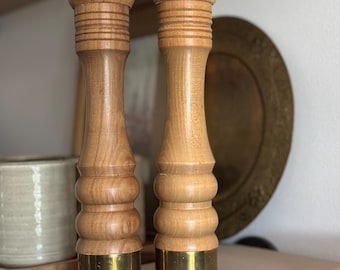 Ensemble de moulins à sel et à poivre vintage en bois et laiton