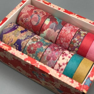 12 Rollen Washi-Tape, rot-pink, in dekorativer Schachtel, verschiedene Breite und Muster