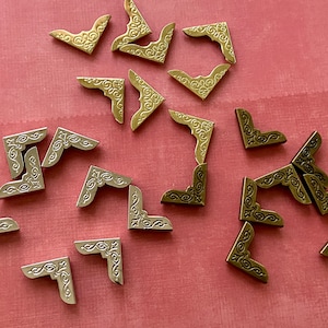 8 verzierte Buchecken aus Metall, gold-, silber- oder antikfarben, Eckenschutz