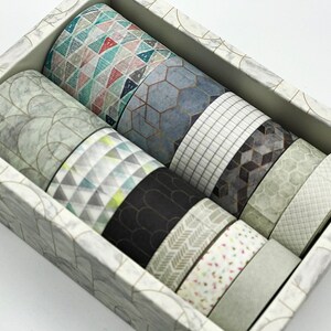 12 Rollen Washi-Tape, grau, in dekorativer Schachtel, verschiedene Breite und Muster
