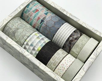 12 rouleaux de washi tape, gris, dans une boîte décorative, différentes largeurs et motifs